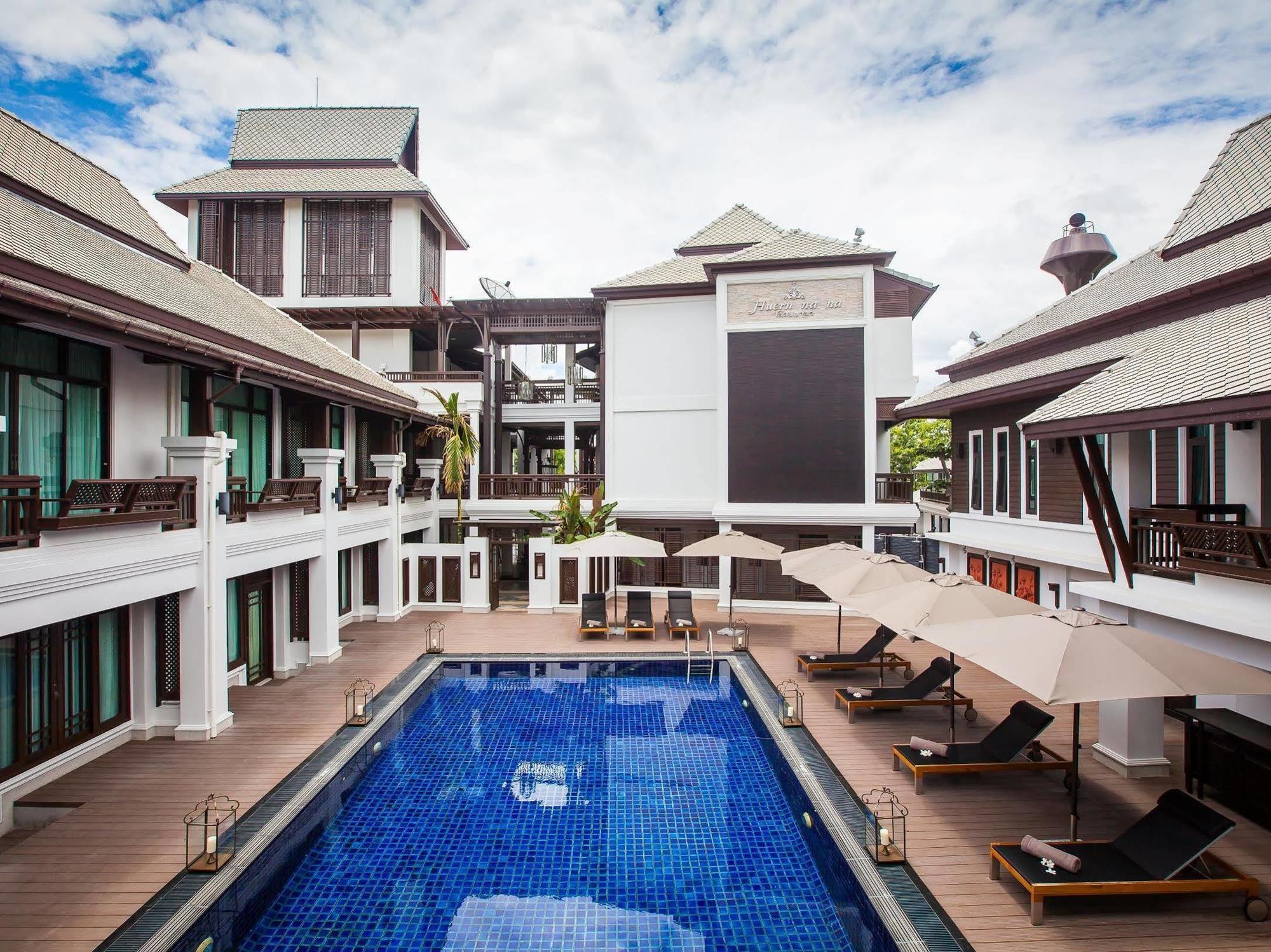 Huernnana Boutique Hotel Phrae Exteriör bild