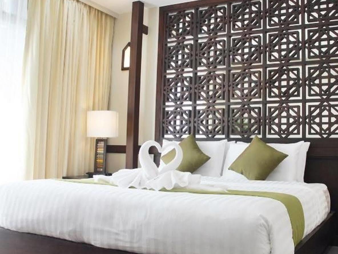 Huernnana Boutique Hotel Phrae Exteriör bild