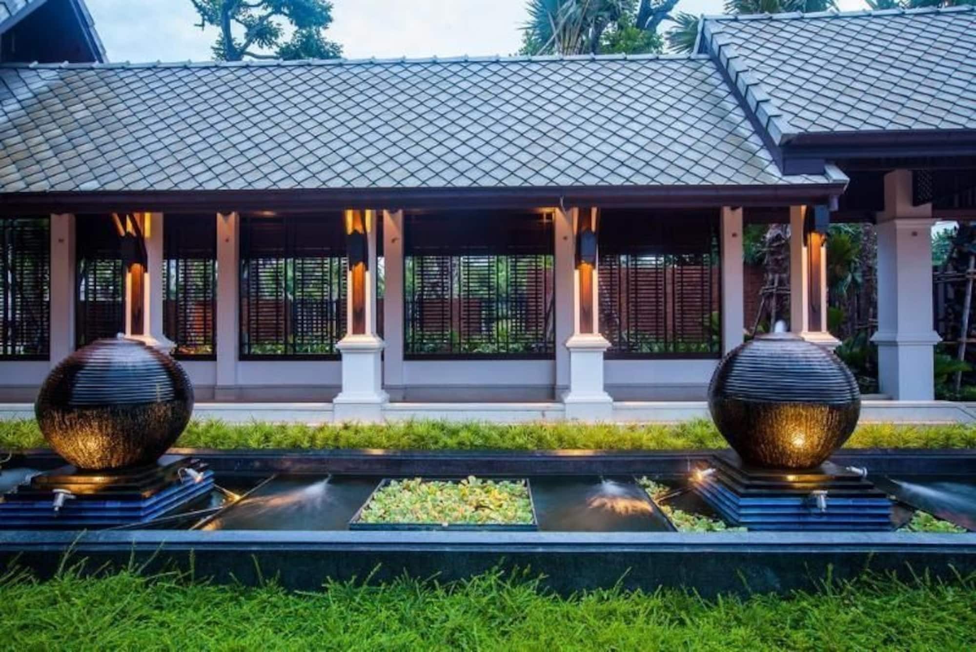 Huernnana Boutique Hotel Phrae Exteriör bild